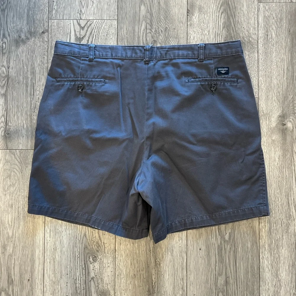 Dockers Men’s Pleated Dark Gray Flat Front Shorts 7” Inseam 40W Stain Defender